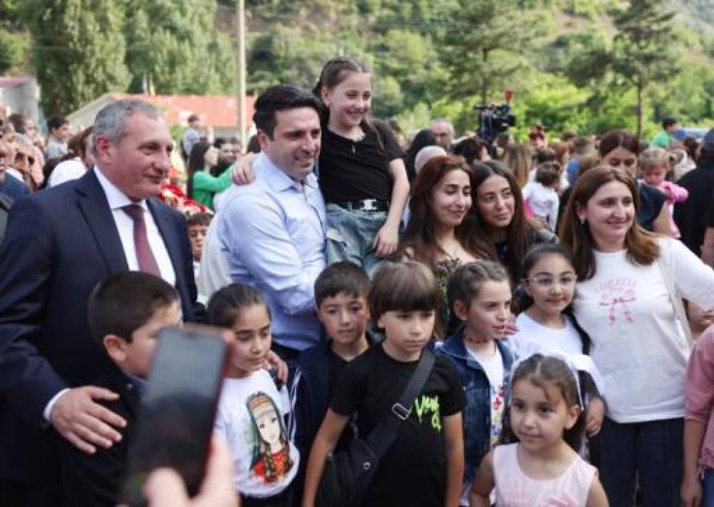 Ամեն ինչ անելու ենք՝ մեղմացնենք աղետի պատճառով ձեզ հասցված վնասները․ Ալեն Սիմոնյանը՝ Լոռու մարզում