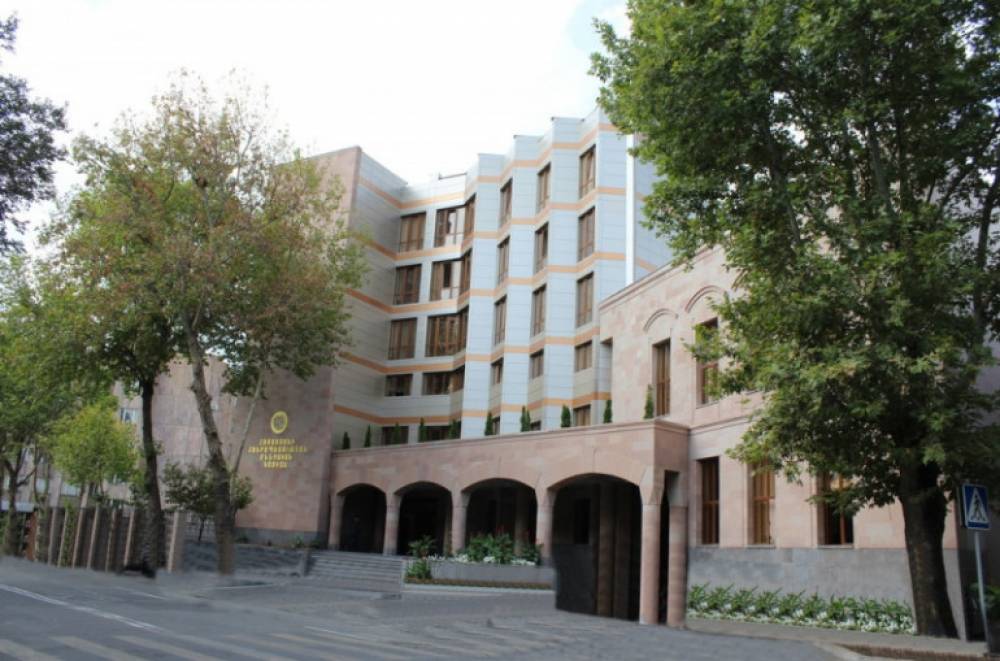 Հրաձգարանի 64-ամյա պահակը հավաքել է կրակված արկերի դյուրալյումինե կտորները, սակայն դրոնց մեջ եղել է չպայթած արկ, որը քանդելու ժամանակ առաջացել է պայթյուն․ նախաձեռնվել է քրեական վարույթ