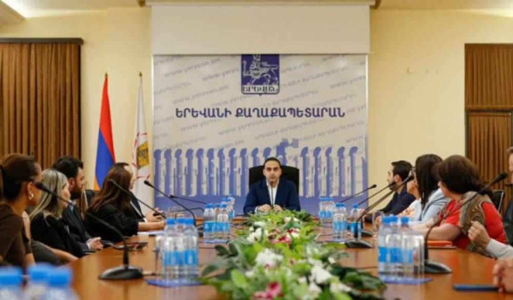 Ավինյանը հանդիպել է Հայաստանի հյուրանոցների ասոցիացիայի ներկայացուցիչների հետ