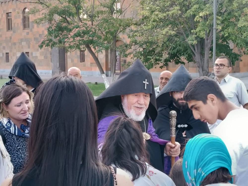 Կաթողիկոսի հանդիսապետությամբ մատուցվեց պատարագ՝ գերիների ազատության, երկրի խաղաղության համար