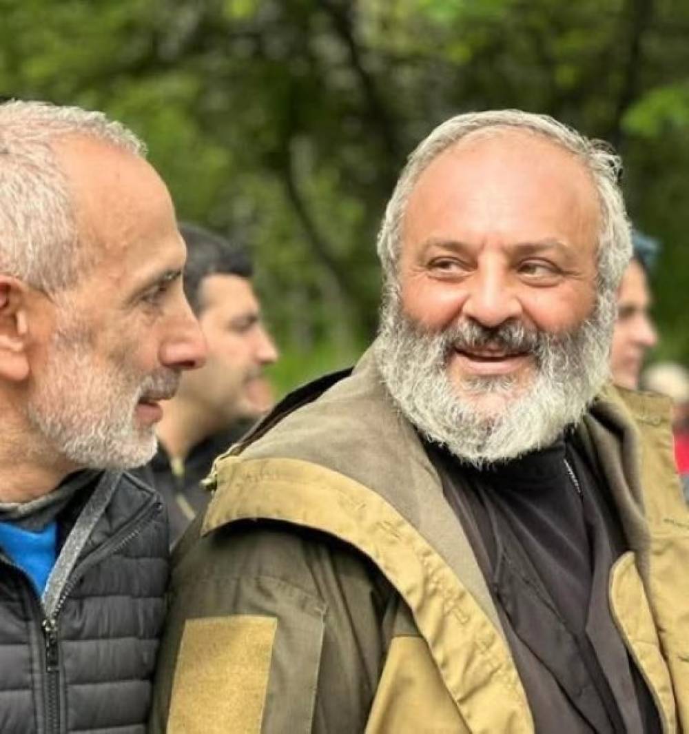 Իմ բախտակից Արա Ռոստոմյանին` հերոս Հակոբի պապային, մի բան եմ ցանկանում՝ ուժեղ մնա․ հերոս Հակոբ մայր՝ Գայանե