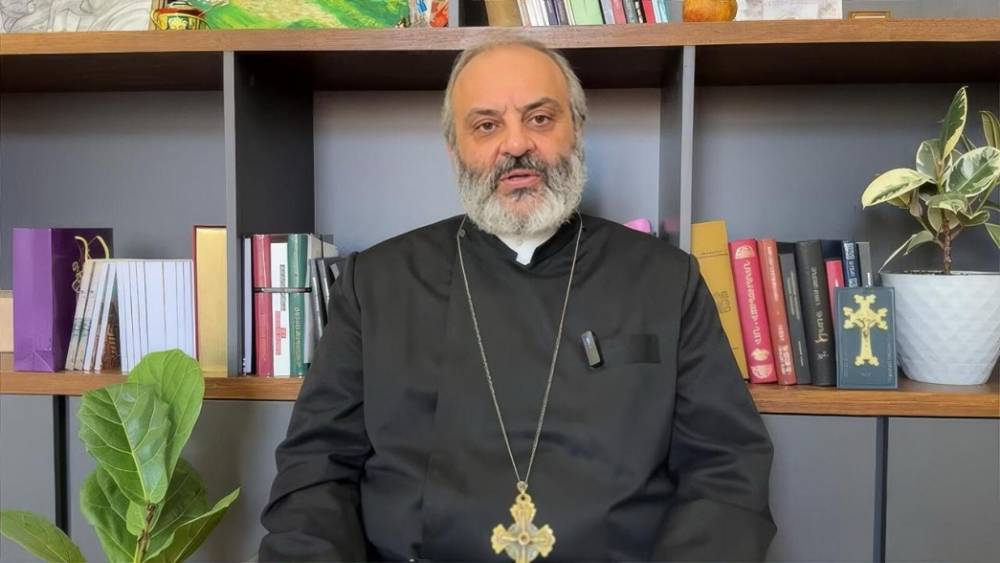 Պահանջում եմ իրավասու մարմիններից հրապարակել խոսակցության ամբողջ համատեքստը, պնդում եմ՝ այդ կտրտված, մոնտաժված հատվածն այլ համատեքստում արտասանված խոսք է. Բագրատ Սրբազան