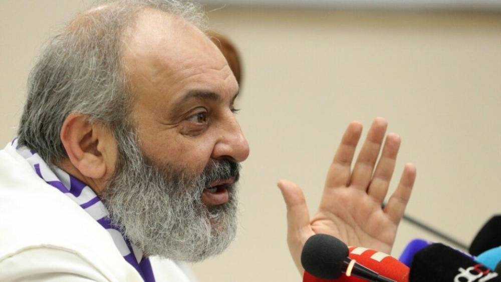 «Բարձրաձայն ծիծաղում եմ…»․ Բագրատ Սրբազանն արդեն տեղեկացել է, որ Անահիտ Ավանեսյանն ուզում է դատի տալ իրեն