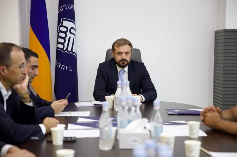 Փաշինյանը արձակուրդում է․ ՔՊ նիստը վարել է Պապոյանը