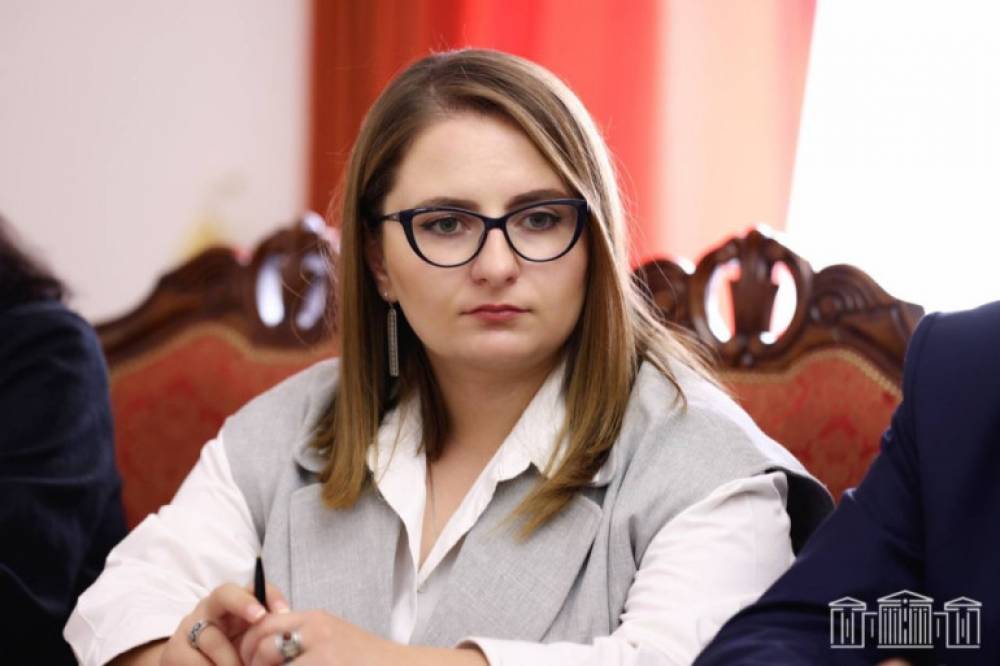 Առաջ գոնե միայն Փաշինյանին էիք զեկուցում, հիմա ամբողջ ՔՊ խմբակցությա՞նը, հա՞, այդքան ընկնե՞լ. Քրիստինե Վարդանյանը՝ Գլխավոր դատախազին