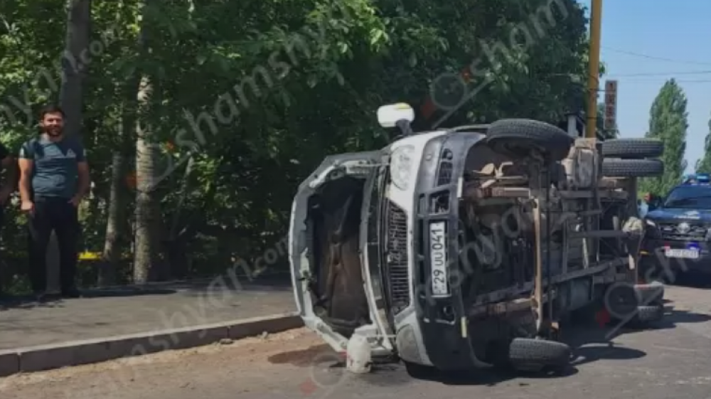 Գողթում բախվել են «Ford Transit»-ը ու բեռնատար «ГАЗель»-ը․ վերջինը կողաշրջվել է
