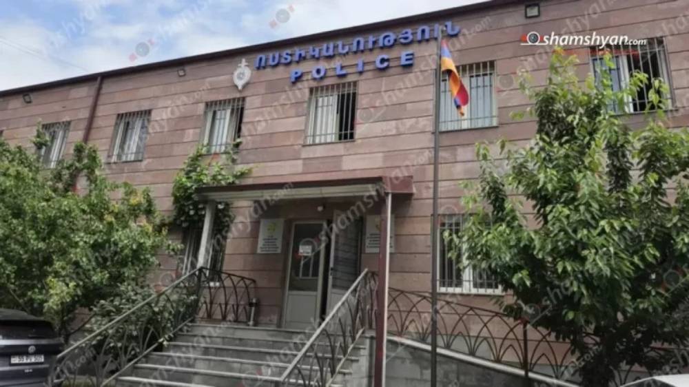 «BMW»-ի կայանման հարցը վերածվել է ծեծկռտուքի․ վնասվել է ավտոմեքենան, իսկ վարորդը տեղափոխվել է ԲԿ