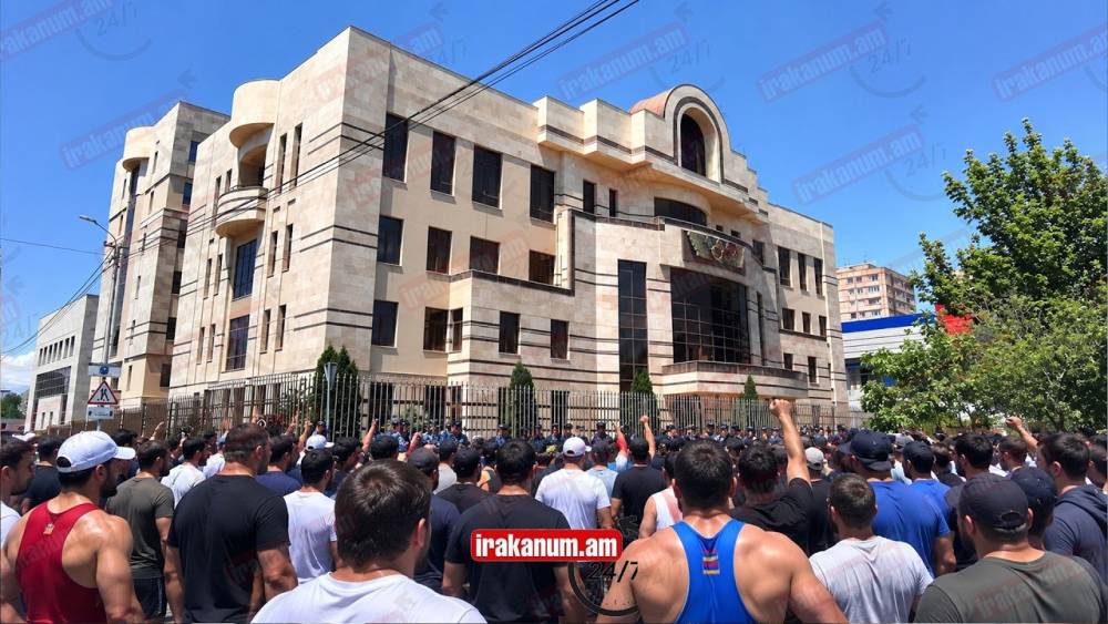 Հիմա. Օլիմպավանի դռները իրավապահները փակ են պահում. մարզասերների ակցիան` ուղիղ