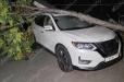 Փտած ծառը տապալվել ու ընկել է կայանված «Nissan Rogue»-ի և «Kia»-ի վրա