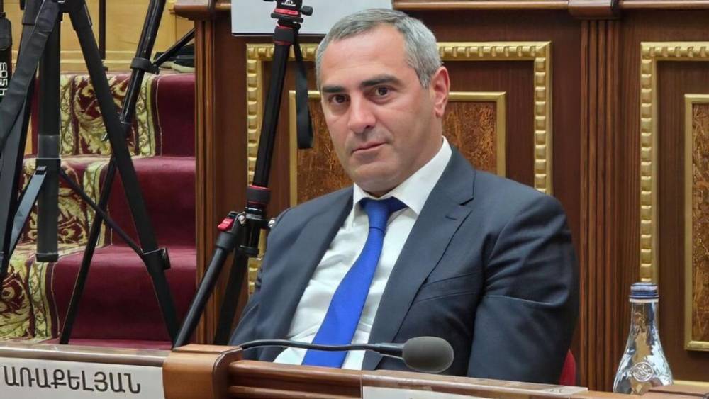 Գյումրու քաղաքապետի պարտականությունները կատարող Ավետիս Առաքելյանը հրաժարվել է պատգամավորական մանդատից