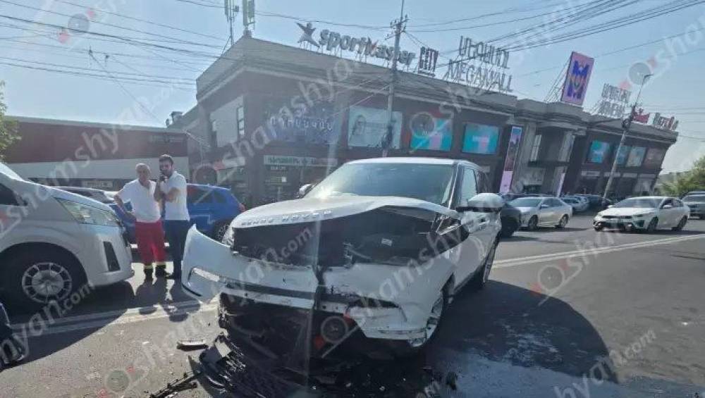 «Մեգամոլ»-ի մոտ բախվել են «Range Rover»-ը և «Opel Astra»-ն․ կան վիրավորներ