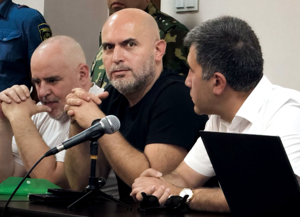 Հետաքրքիր է` տիկին «լիբերալ» նախարարը կզանգի՞ պարոն «լիբերալ» ռեկտորին՝ Սեդրակյան Անուշի, Գալստյան Խաչիկի, Մելիքյան Ռուբենի կամ քաղաքական նկատառումներով հեռացված որևէ այլ անձի հարցով. Արմեն Ա