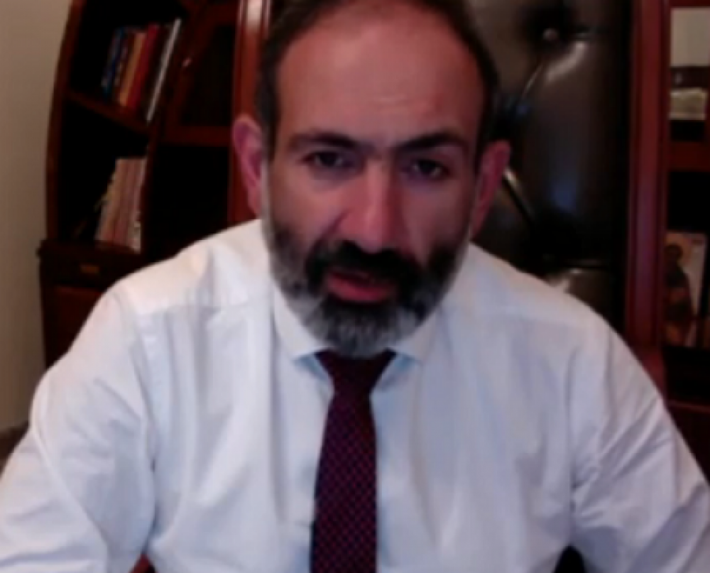 Նիկոլ Փաշինյանն ուղիղ եթերում պատասխանում է օգտատերերի հարցերին