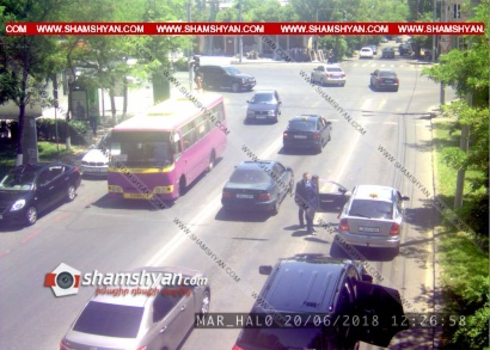 Բացառիկ տեսանյութ. ՀՀ ոստիկանապետ Վալերիյ Օսիպյանը ավտոմեքենայից աղբ նետող վարորդին հորդորում է, որ իր նետած աղբը փողոցից տեղափոխի