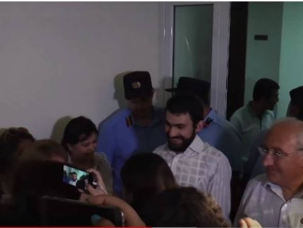 Չեմ փոշմանել, պայքարը ավարտված չէ․ Արամ Մանուկյանն ազատության մեջ է