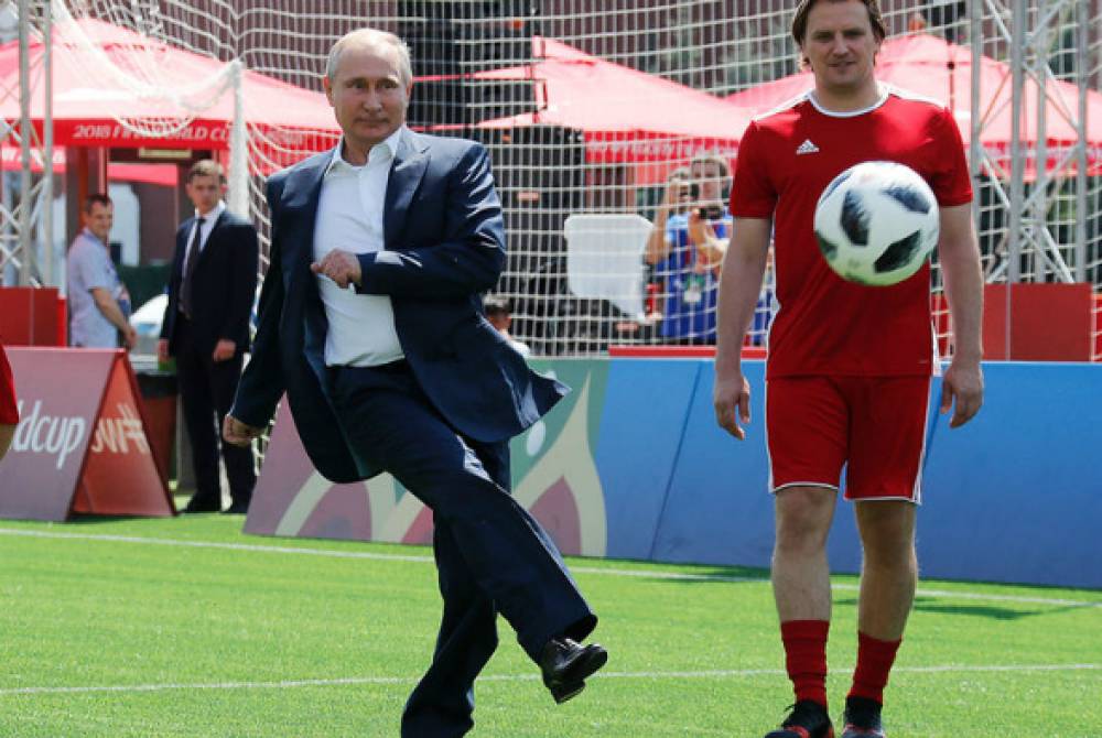 Ինչպես է Պուտինը ֆուտբոլ խաղում (տեսանյութ, լուսանկարներ)