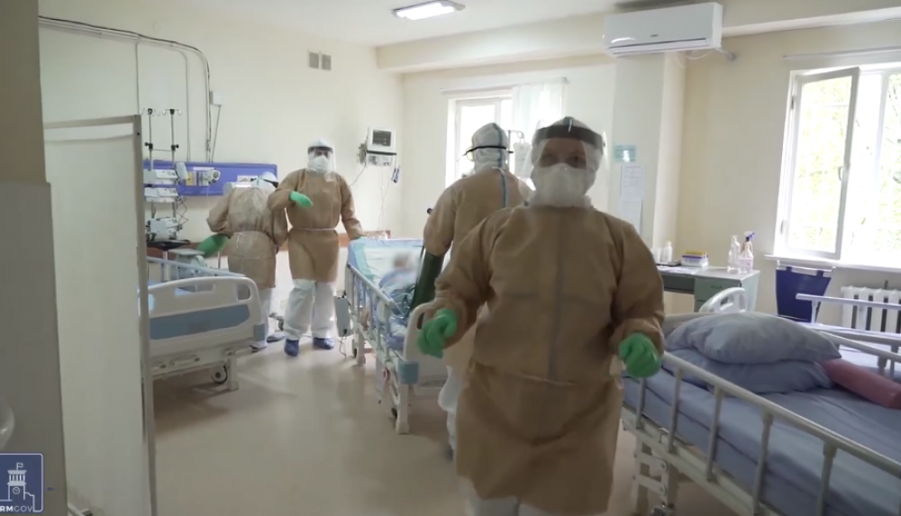 Պահպանե՛ք կանոնները, որ մենք էլ գնանք տուն. 3 երիտասարդ կամավոր, ովքեր արդեն 3 ամիս տուն չեն գնացել, շարունակում են պայքարել համավարակի դեմ