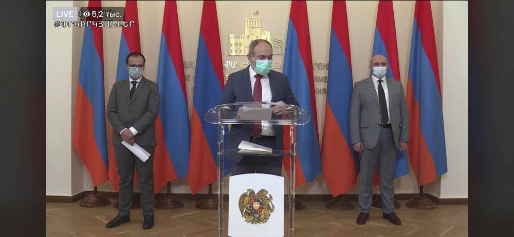 Կամ դիմակ ենք կրելու, կամ վիրուսը հաղթահարելու ենք հետեւյալ կերպ. ով պիտի մահանար՝ մահանա. Փաշինյան