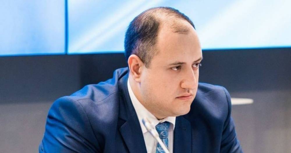 Ողջ քարոզարշավի ընթացքում 3 տարի կապիտուլյանտի մոտ տուզիկ աշխատած քաղաքական եթիմը խոսեց «համերաշխությունից». Միհրան Հակոբյան