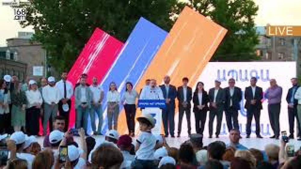 Ես ընդունում եմ դուելի քո հրավերը, վերցրու զենքդ, ես գալու եմ ժողովրդի հետ.․․ ես քո մեյիդը կփռեմ. Նիկոլ Փաշինյանը՝ Ռոբերտ Քոչարյանին