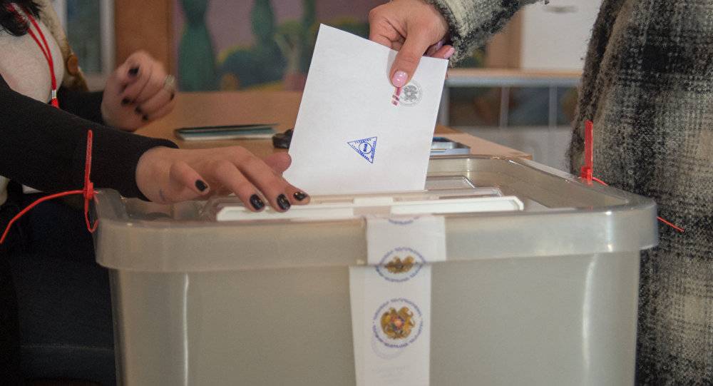 Յուրաքանչյուրը, մտնելով ընտրատեղամաս, պարտավոր է հիշել մեր բազմապատկված Եռաբլուրը, հազարավոր որդեկորույս մայրերին, ոտքի վրա չորացած հայրերին, իրենց զավակներից լուր չունեցողներին. «Փաստ»