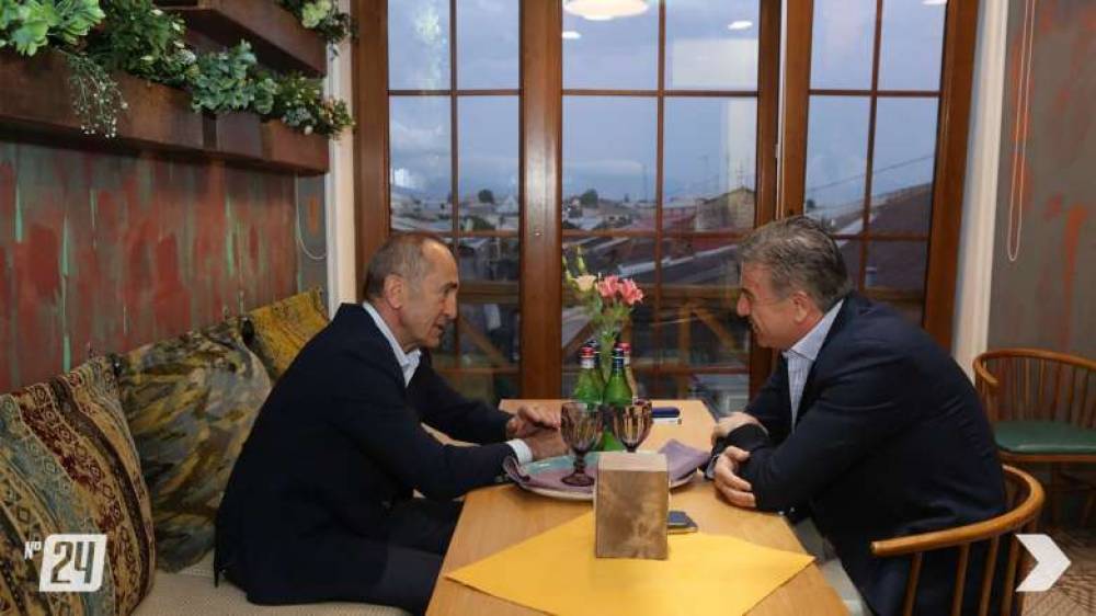Ռոբերտ Քոչարյանը և Կարեն Կարապետյանը հանդիպել են