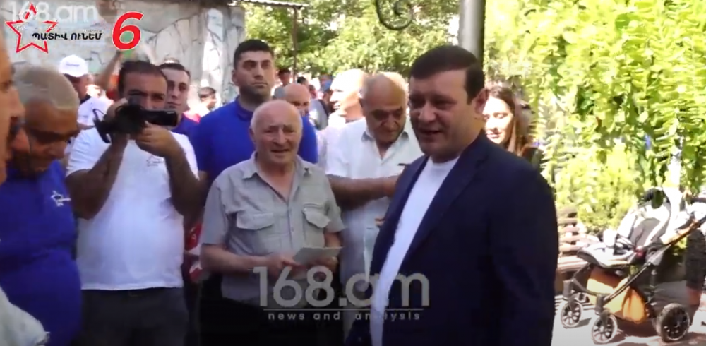 Հայրենիքն ուժեղ, կամային, մտածող մարդու կարիք ունի, ոչ թե խեղկատակի. Տարոն Մարգարյանը շրջել է Նոր Նորքում (Տեսանյութ)