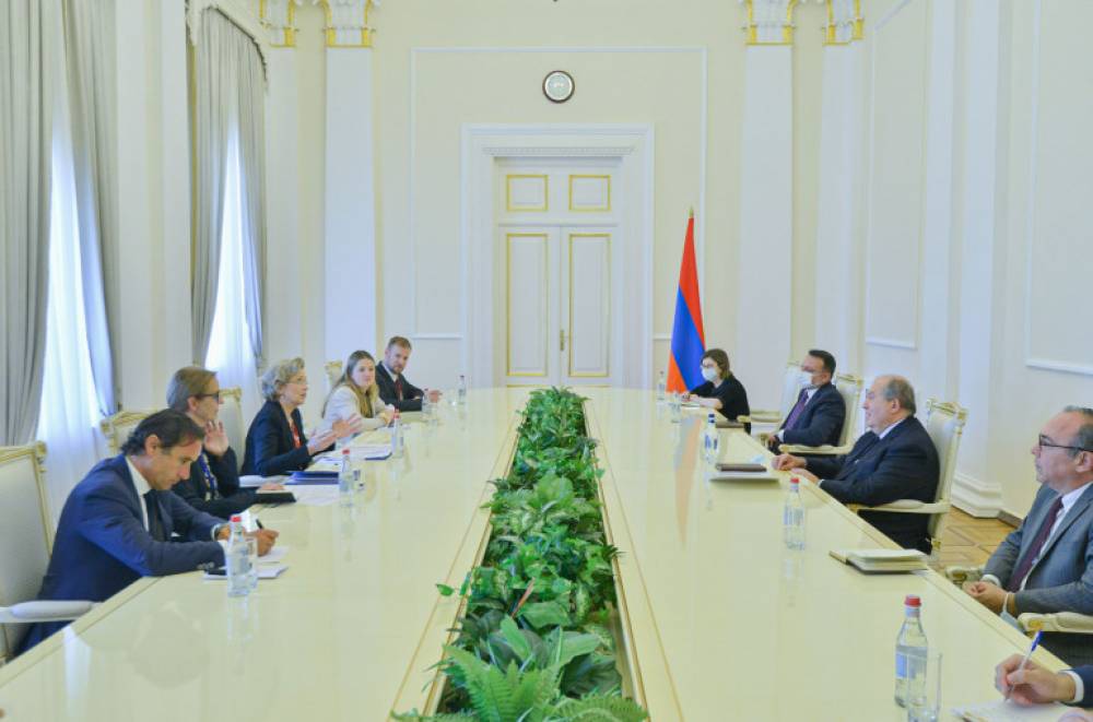 Ներքաղաքական մթնոլորտում լարվածություն կա, ատելության, թշնամանքի, բռնության ու սպառնալիքի կոչերն անթույլատրելի են․ ՀՀ նախագահն ասել է ԵԱՀԿ ԽՎ դիտորդական առաքելության պատվիրակությանը
