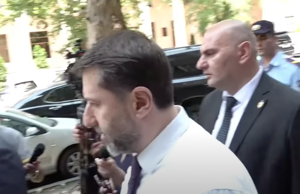 Ի՞նչու եք թիկնապահներով շրջում. հարց Կարեն Անդրեասյանին