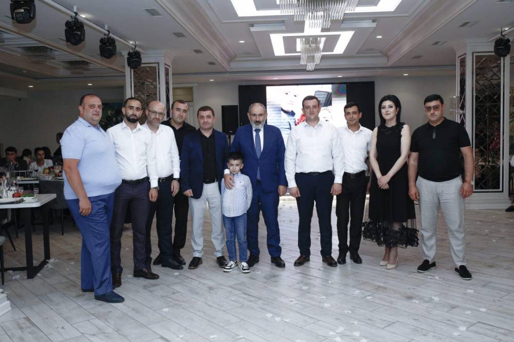 Փաշինյանը Գյումրիում մասնակցել է Աննա Հակոբյանի ազգականի զավակների կնունքին. մանրամասներ