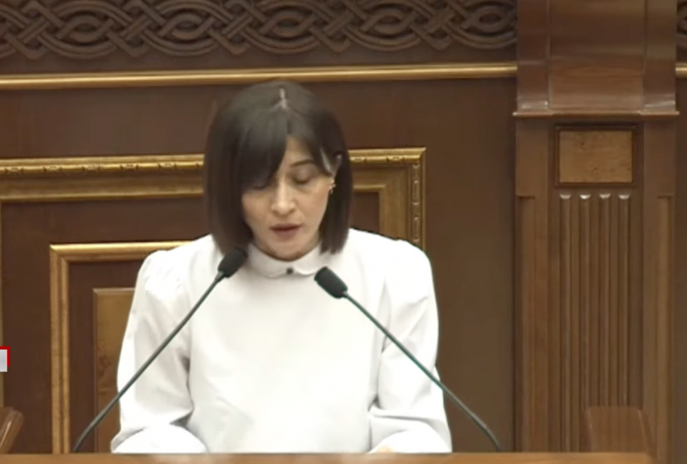 Պարո'ն Օհանյան, ռելսերն ու՞ր են, տանում հալում էիք, կանսերվի բանկա էիք սարքու՞մ. Դավոյան