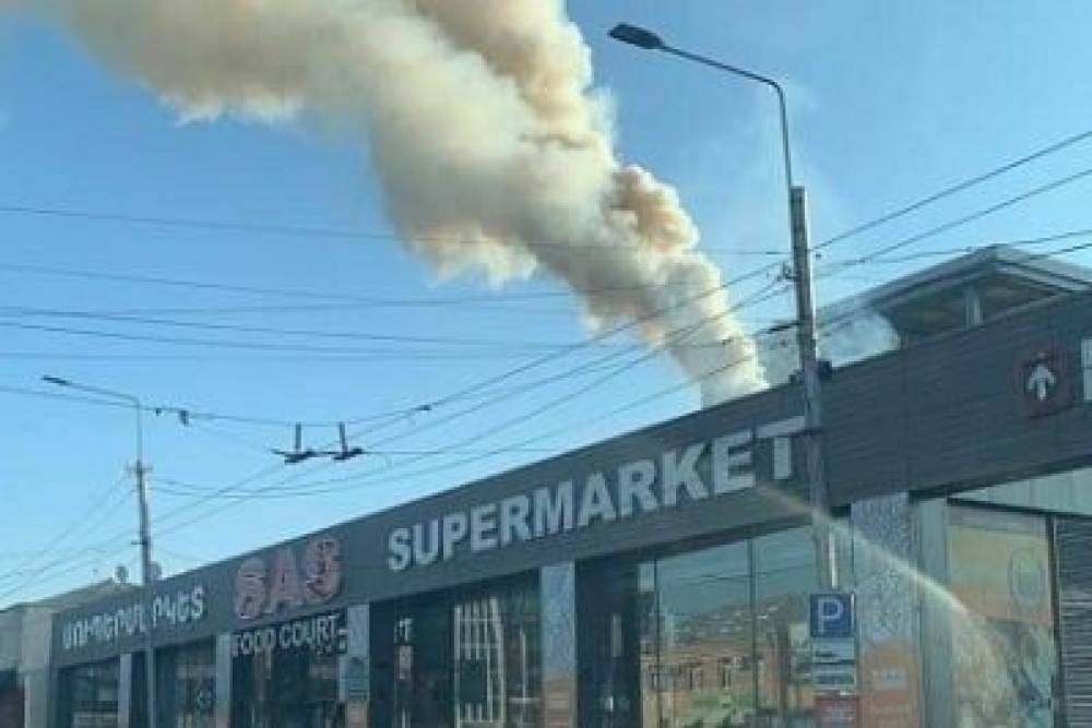 Հրդեհ «ՍԱՍ ֆուդ կորտ»-ի 2-րդ հարկում. հրդեհի բարդության «1 ԲԻՍ» կանչով դեպքի վայր են մեկնել 4 մարտական հաշվարկ