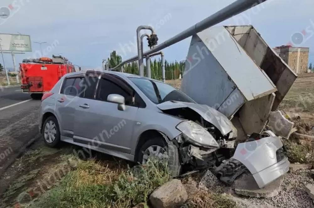 Կոտայքում բախվել են Mercedes-ն ու Nissan-ը, Nissan-ը, որի վարորդը եղել է ոչ սթափ, տապալել է գազախողովակների հենասյուները