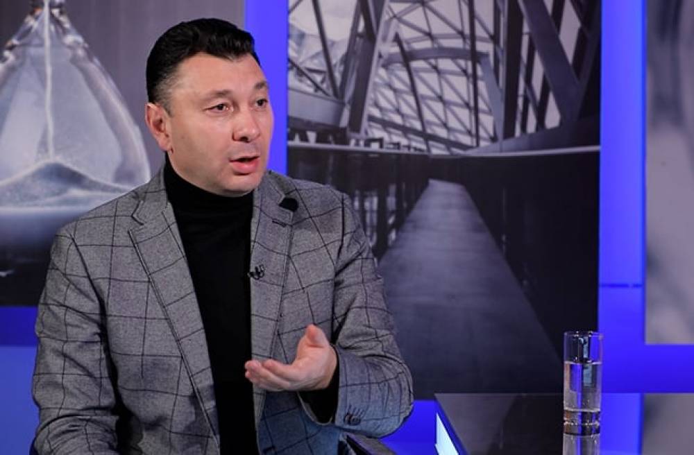 Ու այսքանից հետո սրանք դեռ կգնան Եռաբլուր ու Սպարապետի շիրիմիմ ծաղիկ կդնեն։ Պաշտոնամոլ անհայրենիքներ…