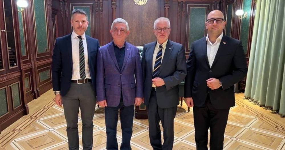 Սերժ Սարգսյանը ՀՀԿ կենտրոնական գրասենյակում ընդունել է Եվրոպական Խորհրդարանի ԵԺԿ գործիչներին