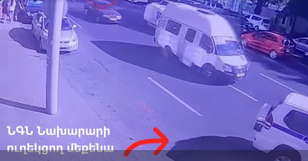 Ինչպես է ավտոմեքենան շուռ է եկել Վահե Ղազարյանի ավտոշարասյան համար ճանապարհը փակելուց հետո. տեսանյութ