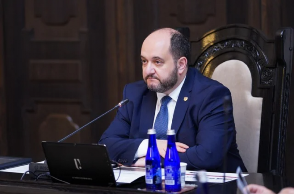 Երբ ես դարձա աշխատակազմի ղեկավար, հարցրի՝ քանի՞ ֆեյք ունեք, ասացին՝ 0, որովհետև ֆեյքապահները տեղափոխվել են ուրիշ տեղ․ Արայիկ Հարությունյան