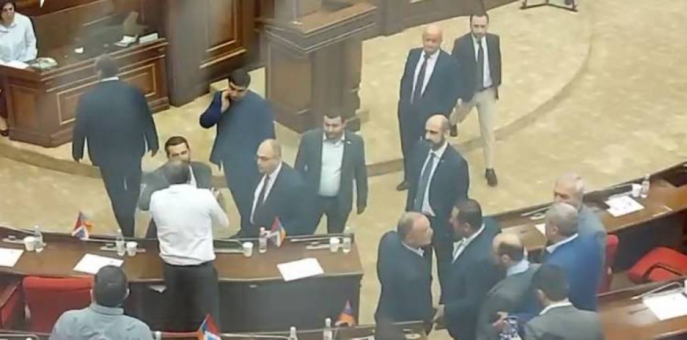 Հանգուցյալը շուռ կգար դագաղում. «Հրապարակ»
