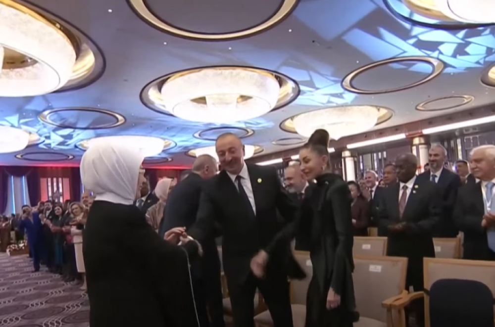 Ալիևը տիկնոջ հետ առաջին շարքում, Փաշինյանը՝ երկրորդ․ Էրդողանը ողջունել է երդմնակալության հյուրերին (լուսանկարներ)