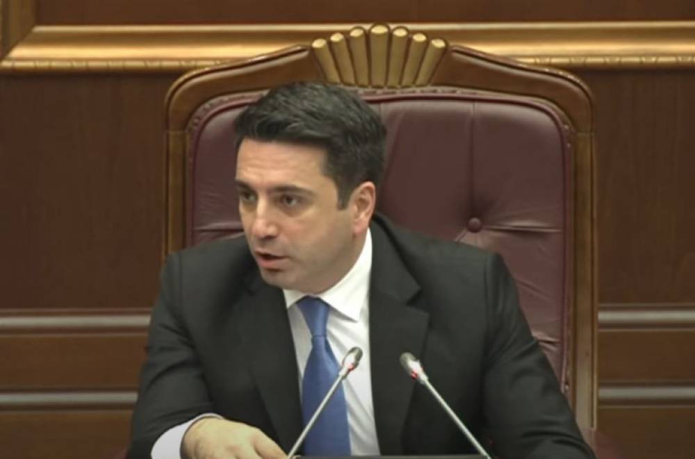 Հիշեք ով է ձերոնցից ծակ կոշիկներով և հայերեն չիմանալով եկել իշխանության. Ալեն Սիմոնյանը՝ Սեյրան Օհանյանին