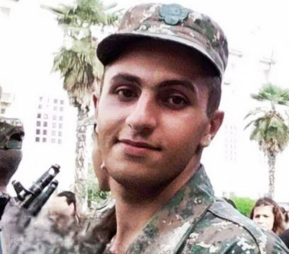 «Ասաց՝ մեզ օգնության չեն գալիս, մա՛մ, դու աղոթի, որ ողջ մնանք, որ մեր հողերը հետ բերենք». Խորեն Հաջաթյանը զոհվել է հոկտեմբերի 23-ին՝ Վարանդայում