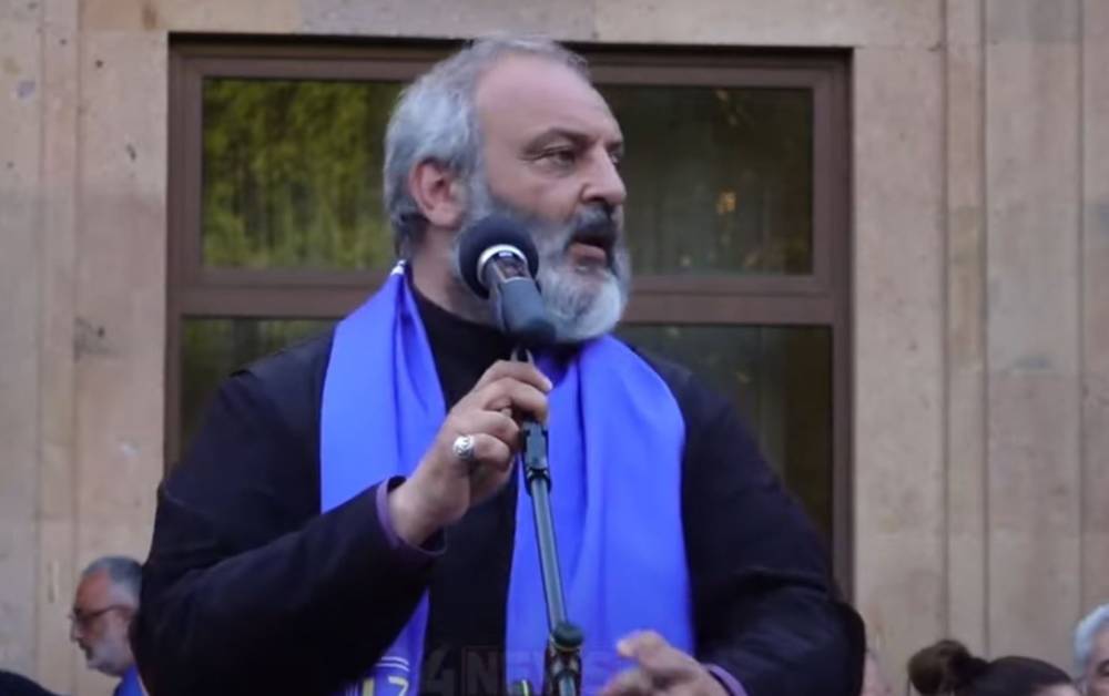 «Հանրային»-ը ձեր իսկ վճարած գումարով ձեզ մոլորեցնում է, ժողովու'րդ. Բագրատ Սրբազան