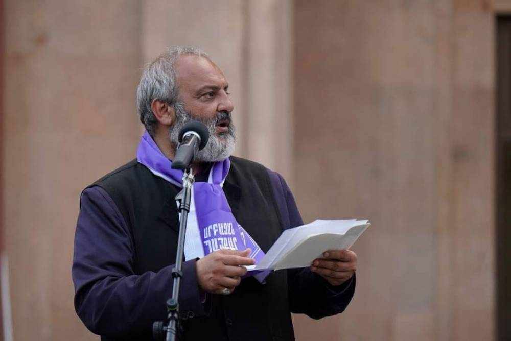 Հագուստիցս բացի այլ բան չունեմ կորցնելու այս կյանքում, սա չակնկալիքների պայքար է, հիշե'ք. Սրբազան (տեսանյութ)