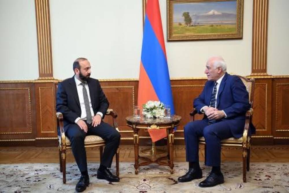 Դուք կարողանում եք գտնել լավագույն ճանապարհը, որը ՀՀ-ին տանում է անվտանգ ապագա․ նախագահը՝ Միրզոյանին