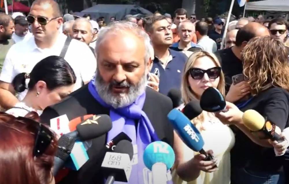 Խաղաղություն են մուրում, Բաքվից ասում են՝ Սահմանադրություն փոխեք, սրանք ասում են՝ մեկ ամսից կկնքենք (տեսանյութ)