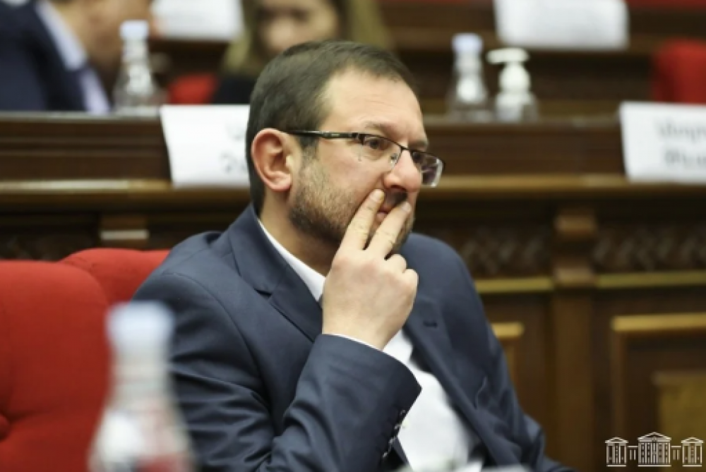 «Վայոց Ձորի քննչական վարչությունում պատանդ են պահում քաղաքացիներին, այդ թվում՝ կանանց»․ Մանուկյան