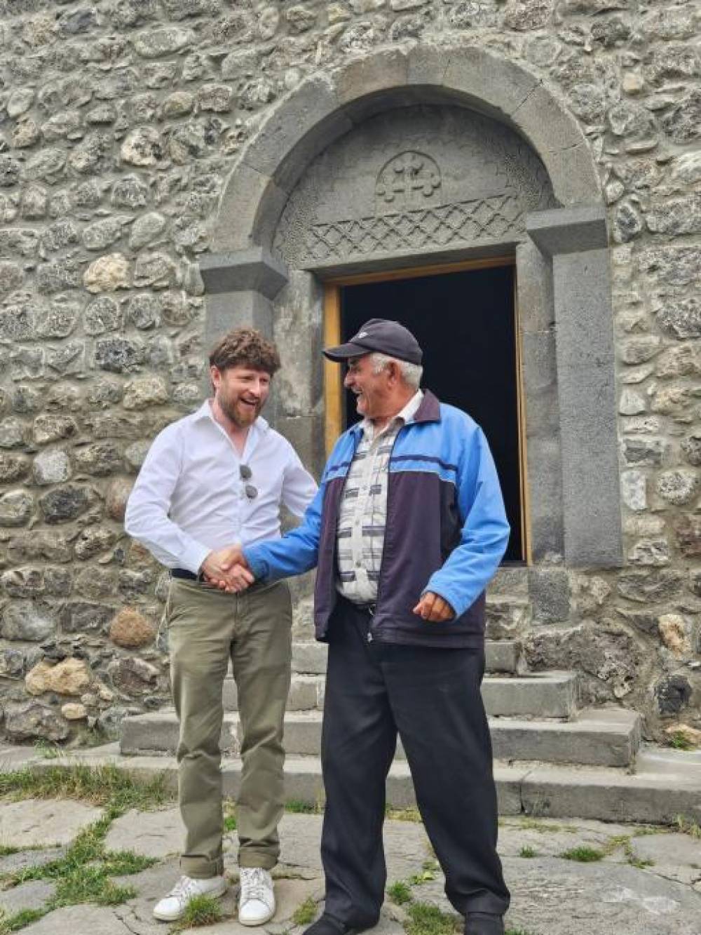 Հայաստանում Ֆրանսիայի դեսպան Օլիվյե Դեկոտինին այցելել է Գորիսի Սուրբ Հռիփսիմե եկեղեցի