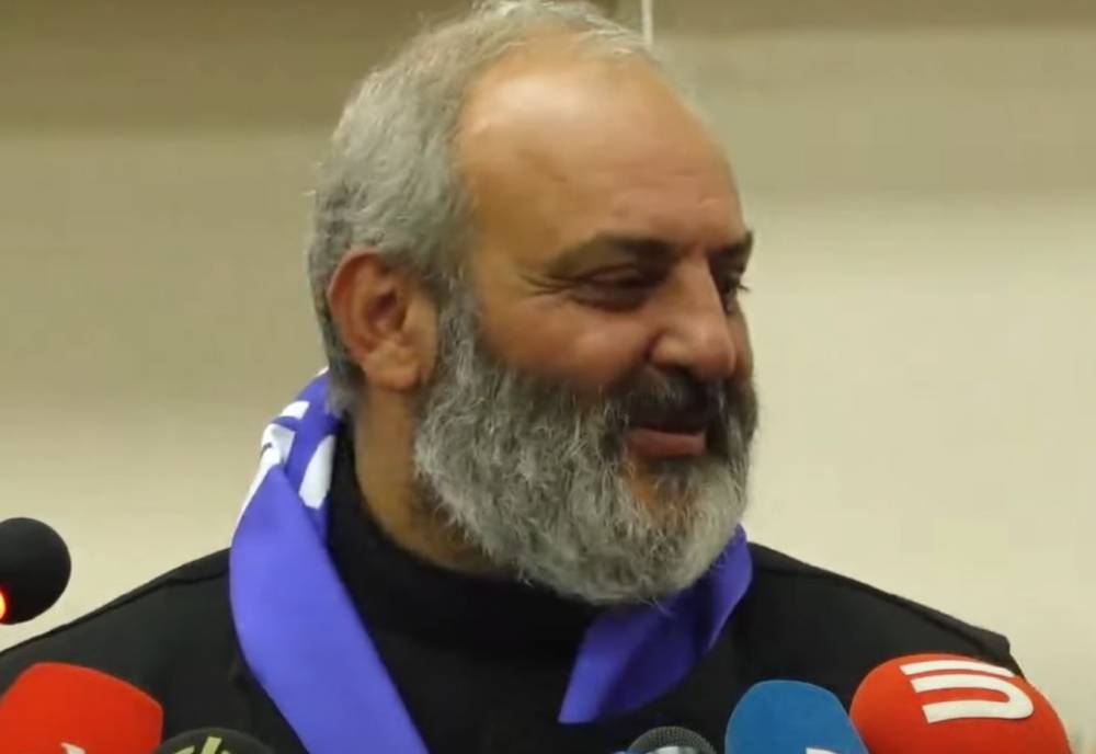 Հեծանիվ քշող ատլետիկ մարմինն է անգամ սուտ, ոստքից գլուխ սուտ է էդ մարդը. Սրբшզան