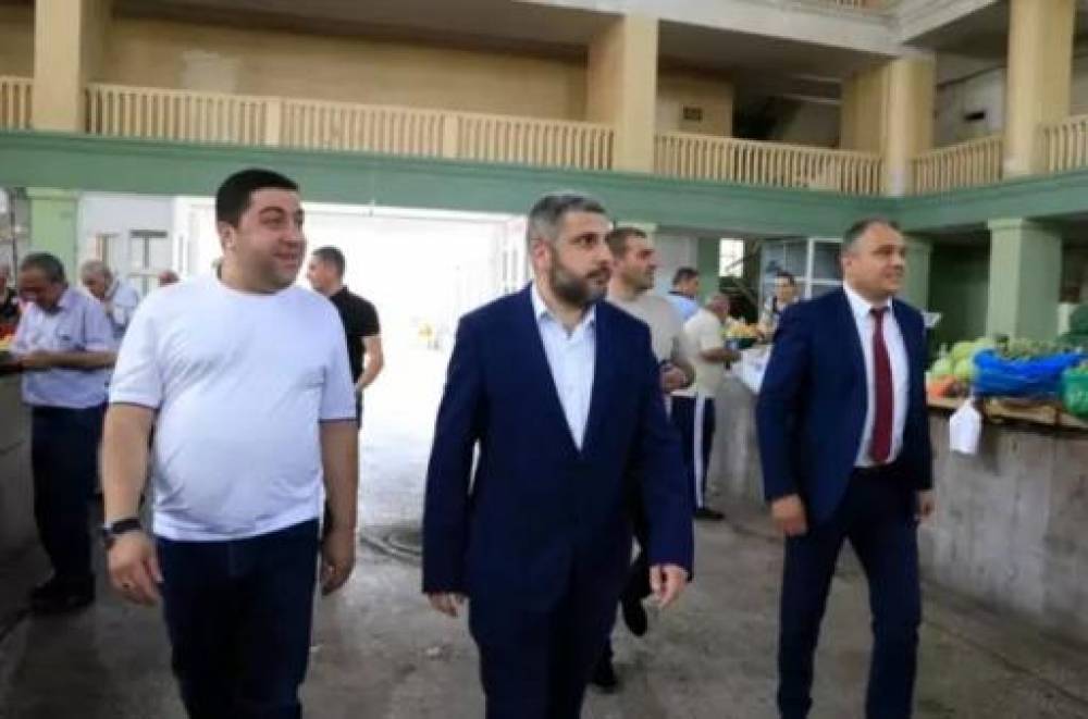 Փոխքաղաքապետը Կոմիտասի շուկայի առևտրականներին ասել է՝ ևս 3 ամիս կարող են շարունակել աշխատել