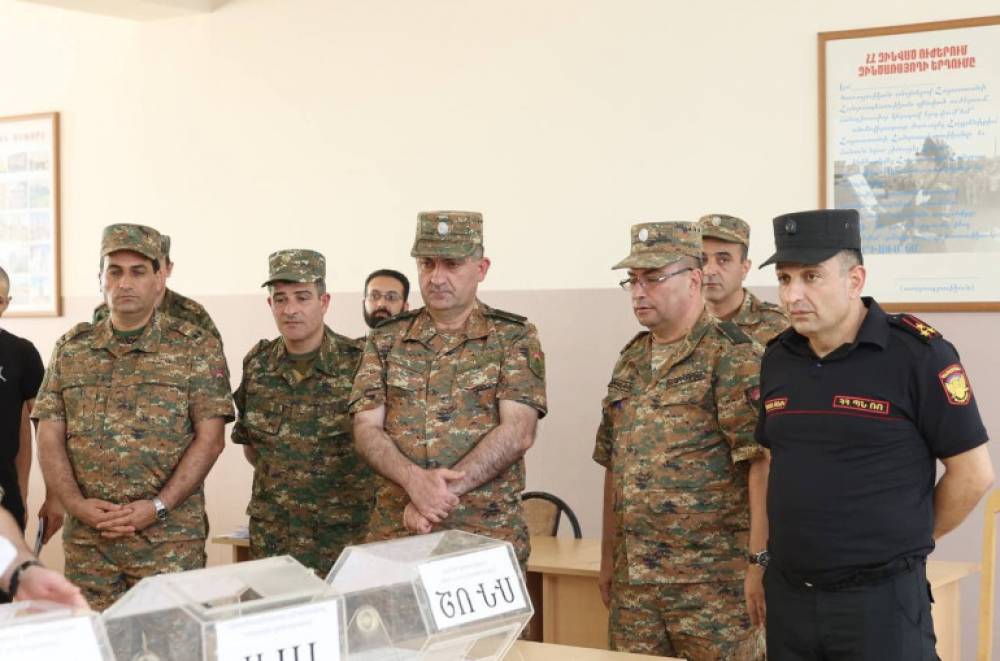 ԶՈՒ ԳՇ պետն ամառային զորակոչի մեկնարկի կապակցությամբ այցելել է ՊՆ կենտրոնական հավաքակայան